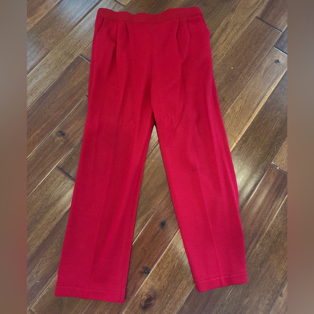 St. John Collection Red Pleated Pants - Size 8